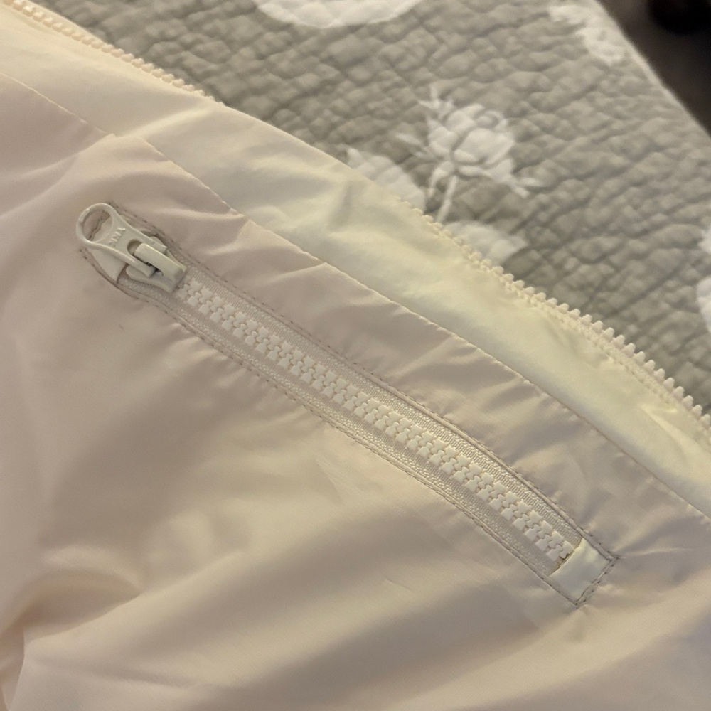 Madhappy Cream Puffer Vest ~ Size Medium - Picture 9 of 11